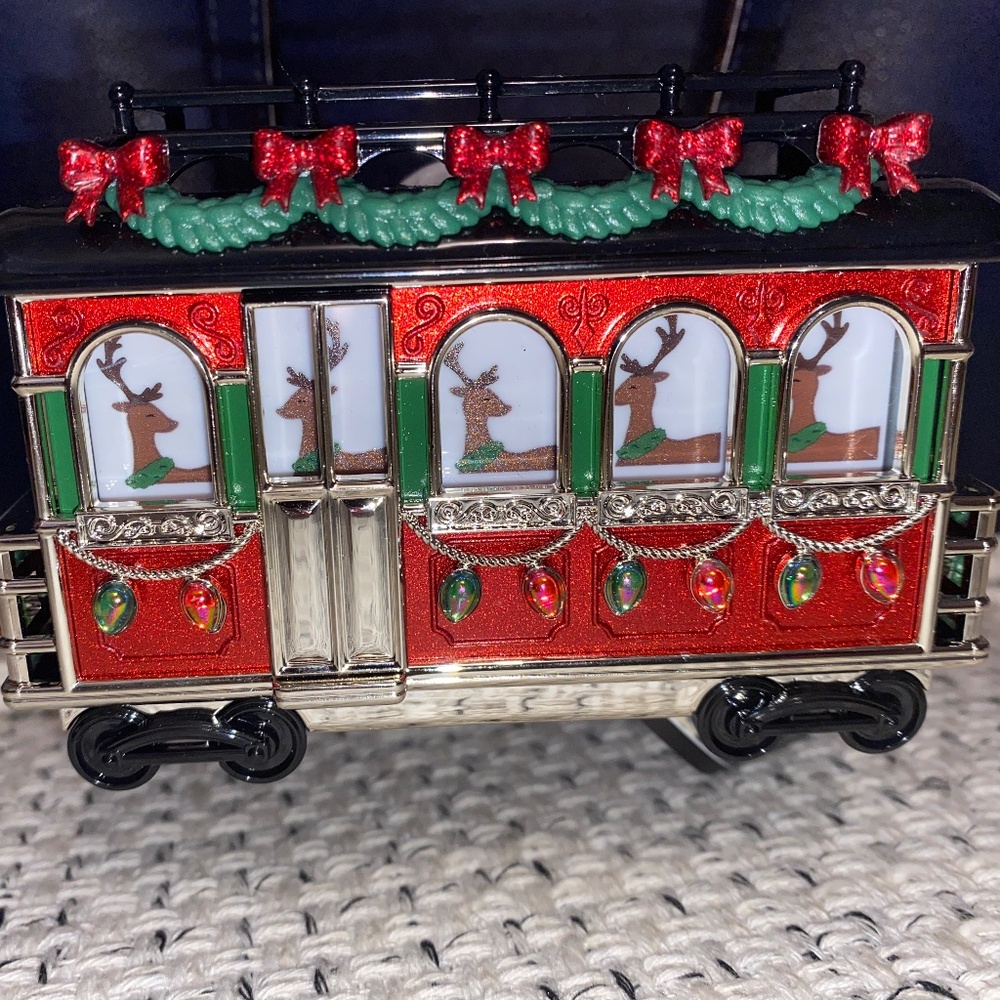 2025 Christmas Projector WallFlower-NWT